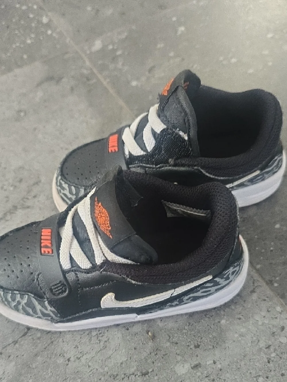 Nike Kids Black Sneakers with White Laces and Orange Logos - Picture 10 of 10